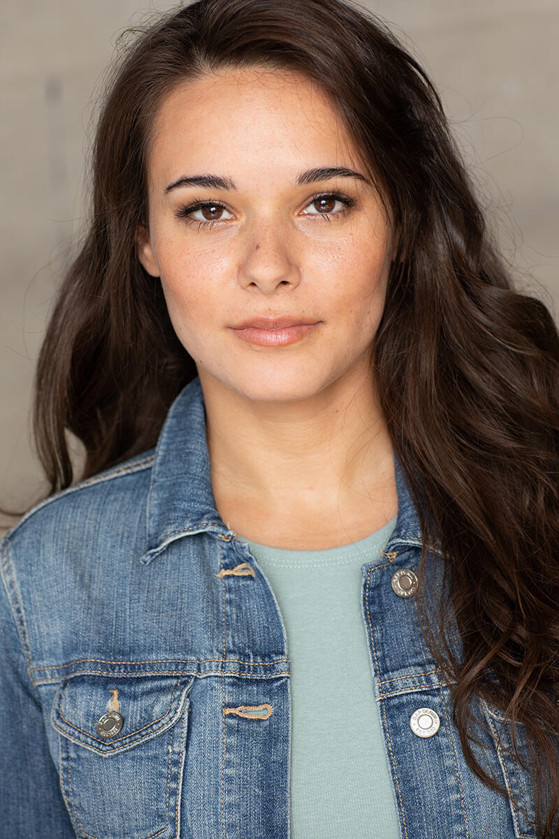 Chloé Malaisé Headshot 2