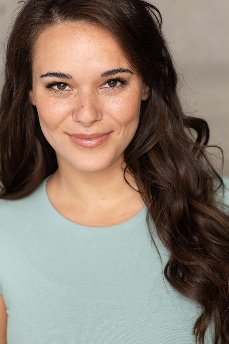 Chloé Malaisé Headshot 1