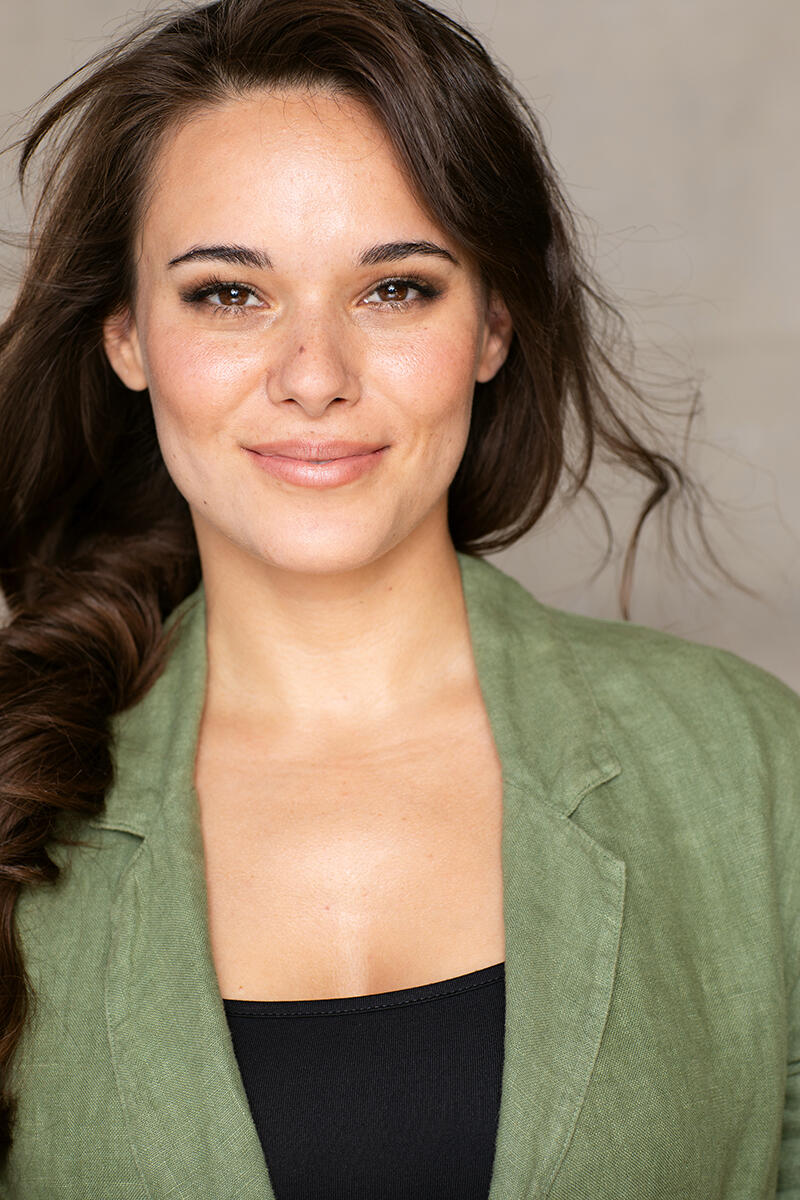 Chloé Malaisé Headshot 5