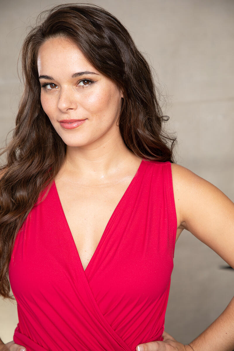 Chloé Malaisé Headshot 4